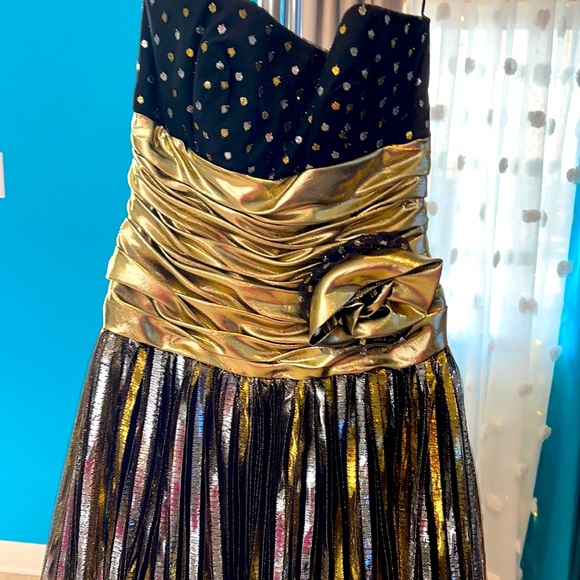 Prom or Ballgown - Picture 2 of 9